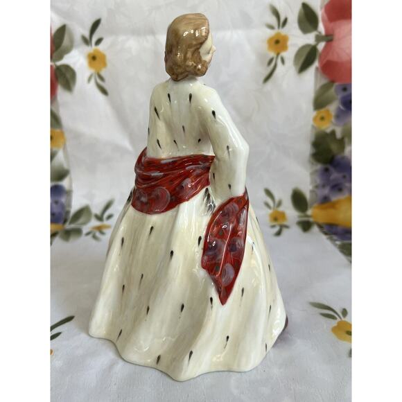 Vintage Royal Doulton “The Ermine Coat” Figurine HN1981, C. 1945 - Picture 4 of 8